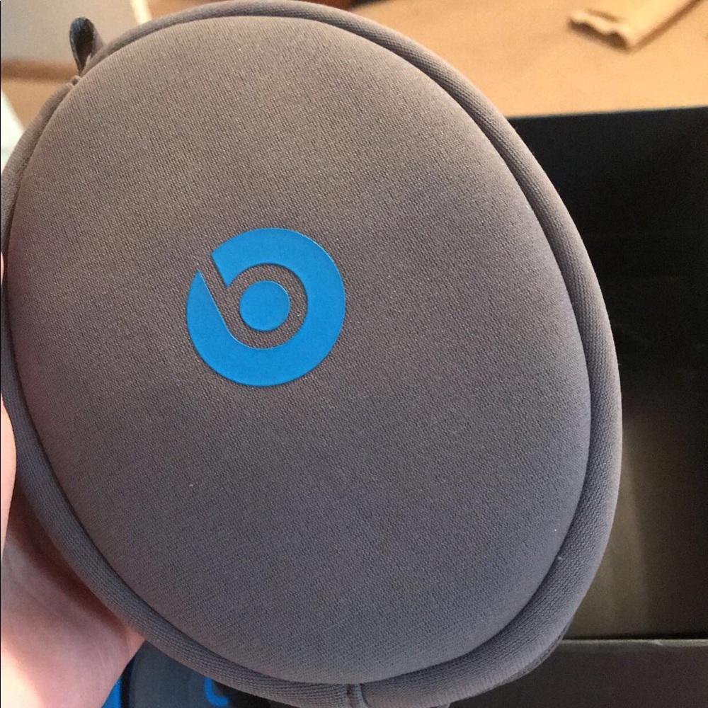 Beats Solo 2 wireless - Picture 4 of 7